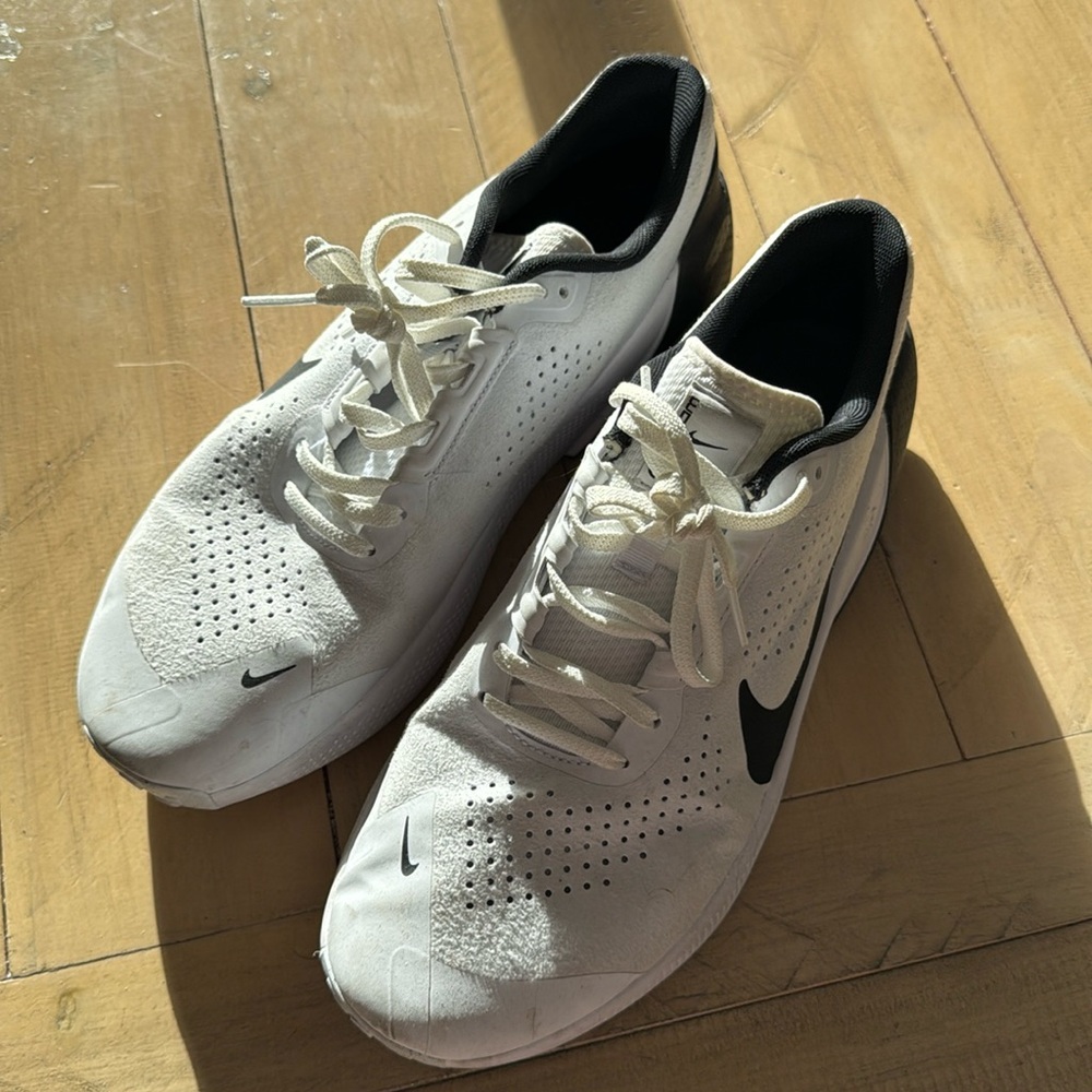 Nike men’s athletic shoe